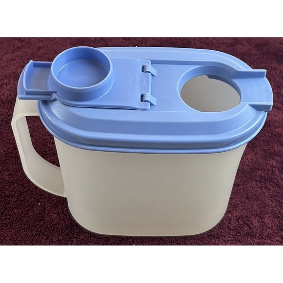 Vintage Tupperware 1 Qt Slim Pitcher 2189D-2 w/Blue Flip Top Lid 20108-3 - Picture 7 of 16